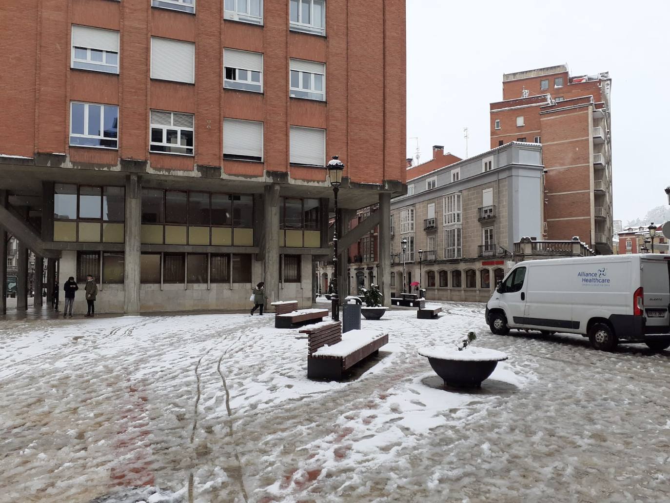 Fotos: La nieve toma el centro de Burgos