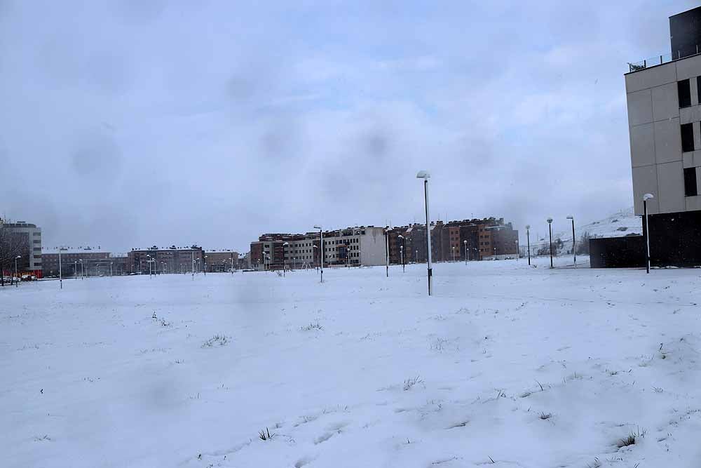 Fotos: La nieve también cubre Gamonal y Fuentecillas
