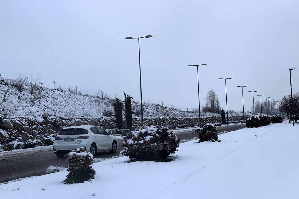 Fotos: La nieve también cubre Gamonal y Fuentecillas