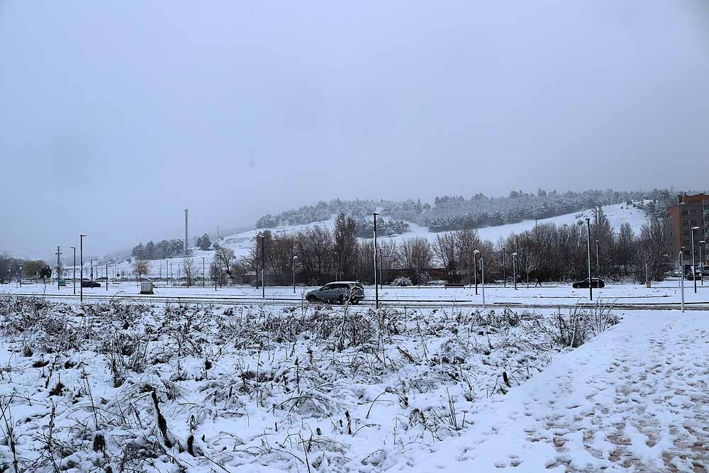 Fotos: La nieve también cubre Gamonal y Fuentecillas