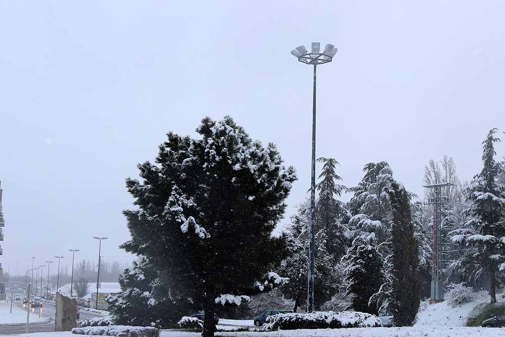 Fotos: La nieve también cubre Gamonal y Fuentecillas