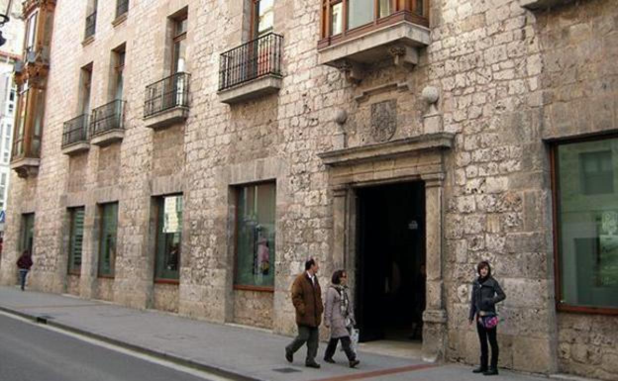 La Casa del Cordón acogerá la mesa redonda. 