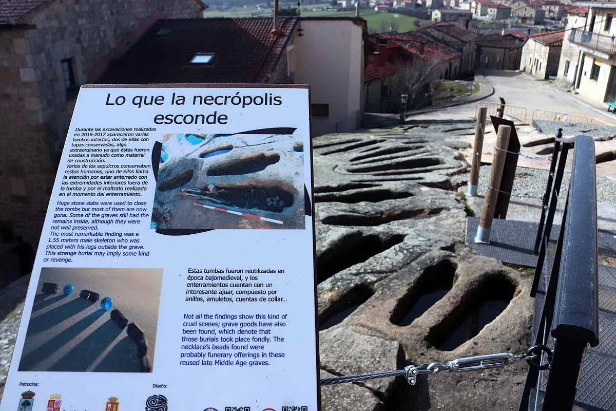 La necrópolis de Regumiel era la gran olvidada pero ya cuenta con infografías y estos trabajos la están poniendo en valor. 