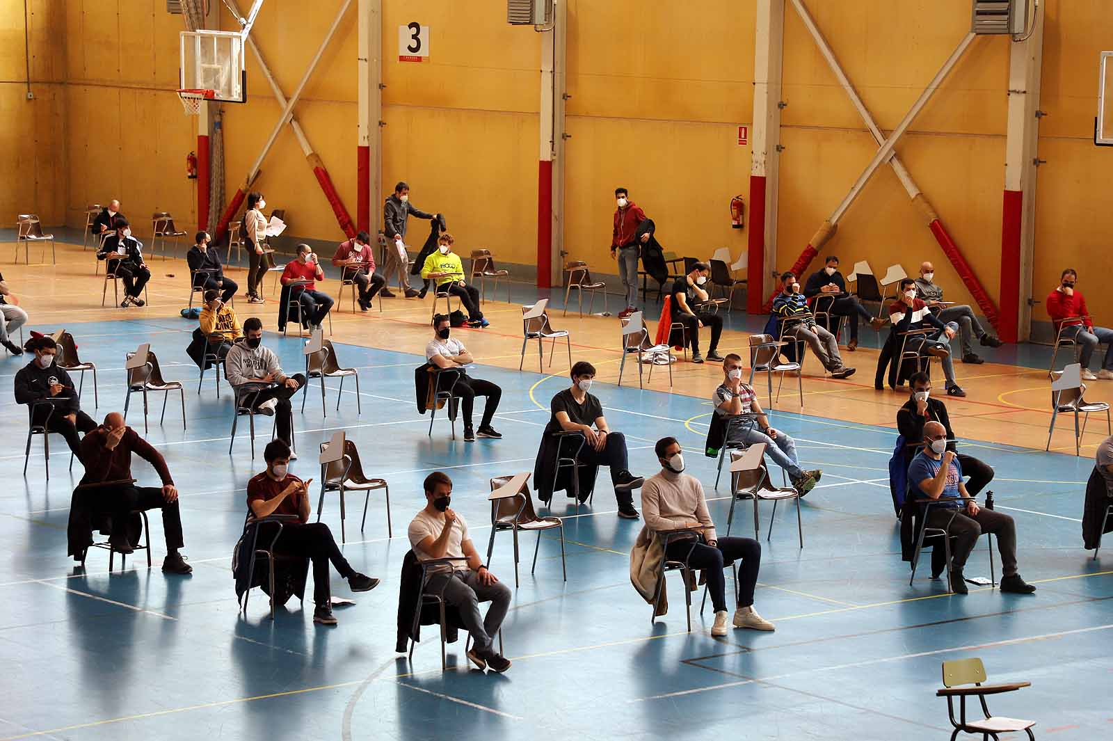 El polideportivo José Luis Talamillo ha acogido la primera prueba de la oposición.