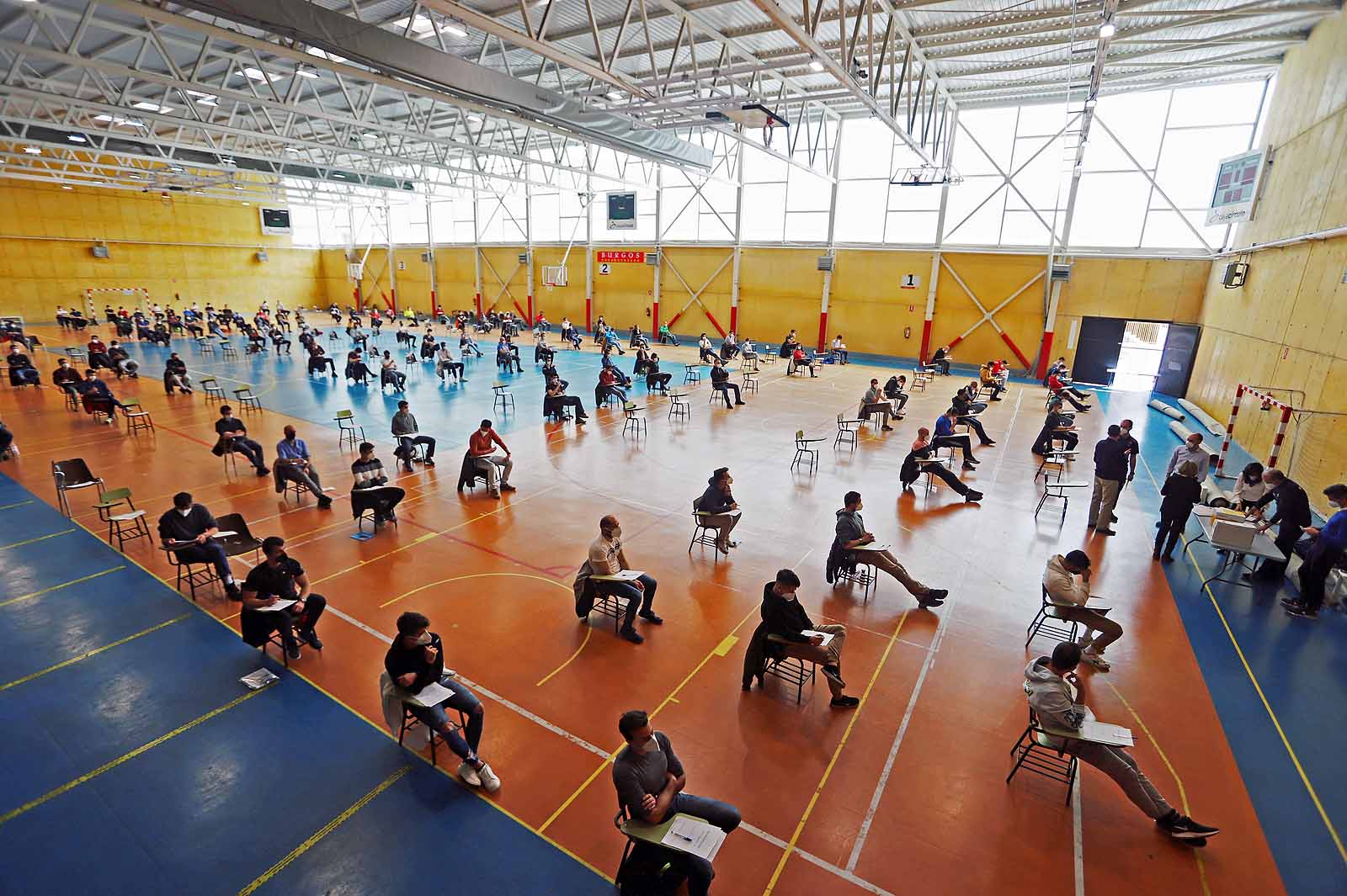 El polideportivo José Luis Talamillo ha acogido la primera prueba de la oposición.