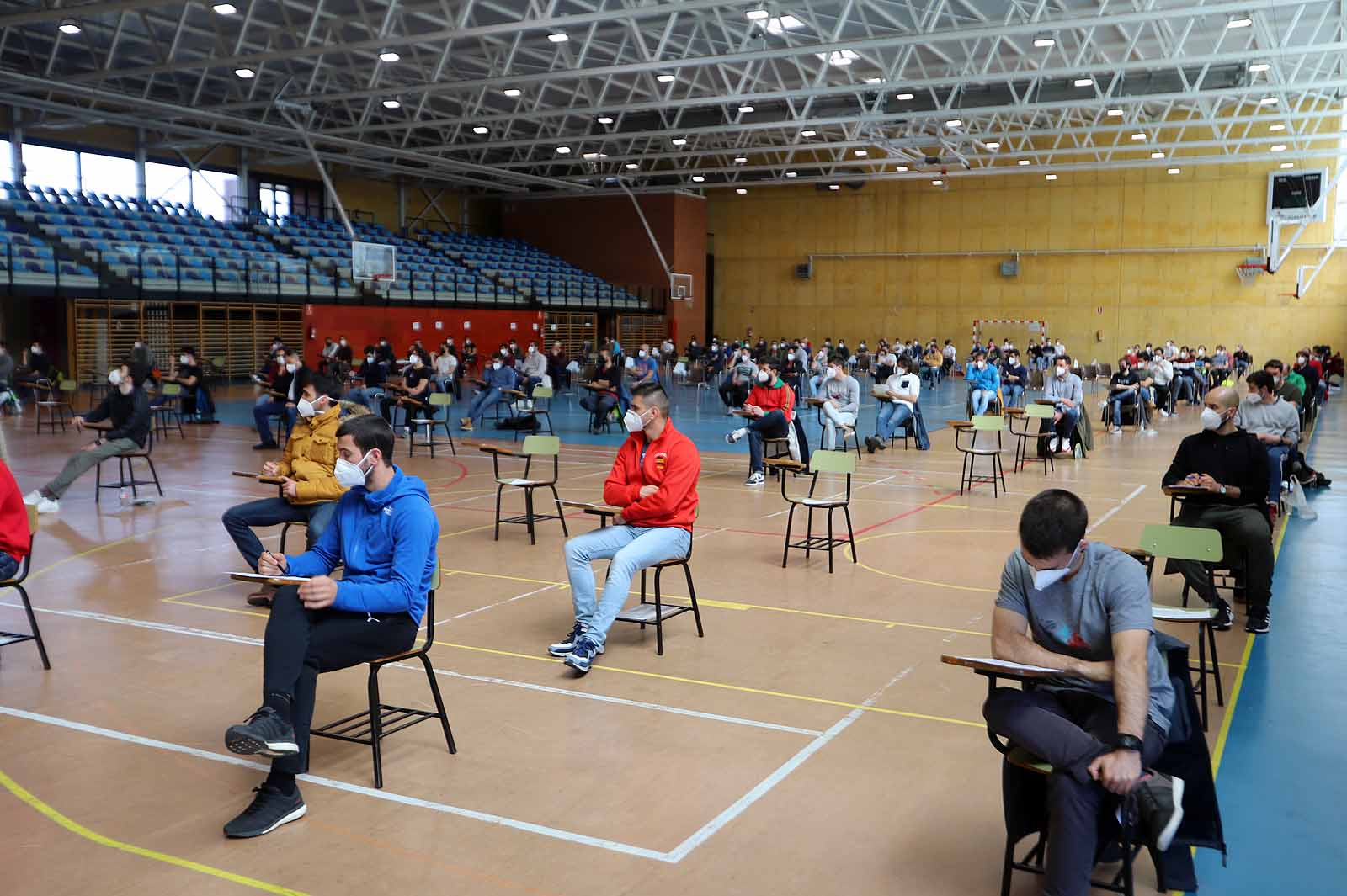 El polideportivo José Luis Talamillo ha acogido la primera prueba de la oposición.