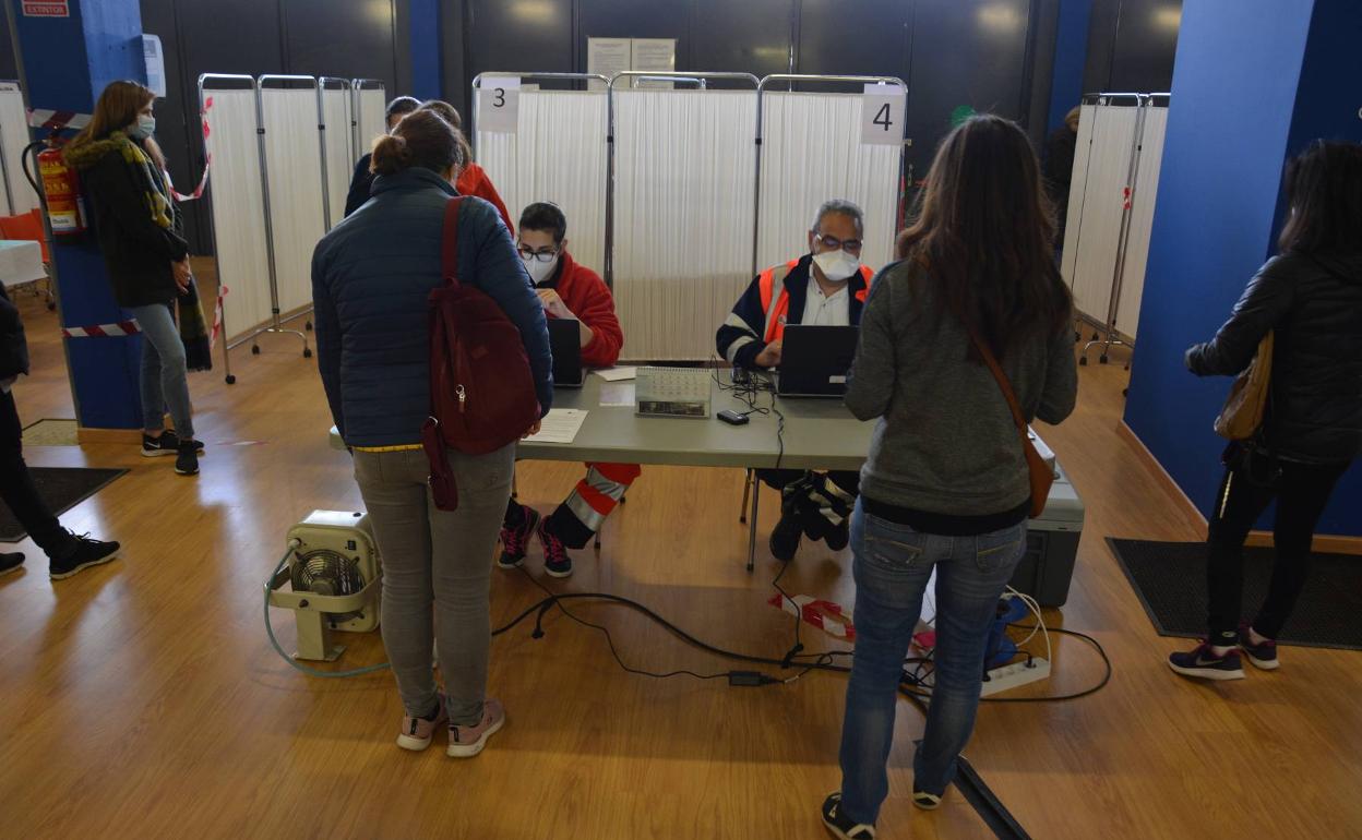 Vacunación de los profesores de Burgos, el pasado 13 de marzo en el Coliseum.