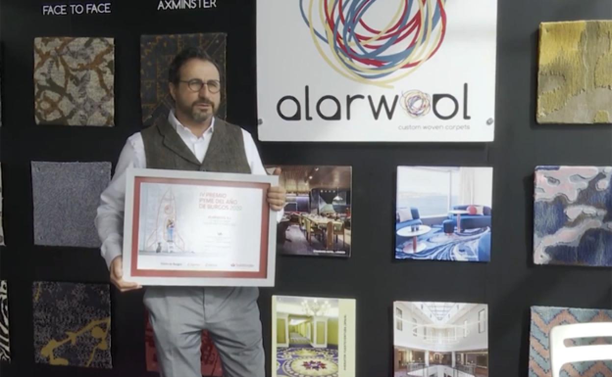 Julián Cubero, CEO de Alarwool, con el premio Pyme del Año de Burgos 2020. 