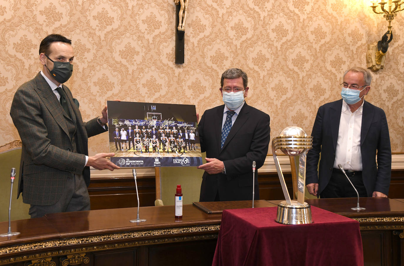 Fotos: Recepción del Club de Baloncesto Hereda San Pablo Burgos, campeón de la Copa Intercontinental