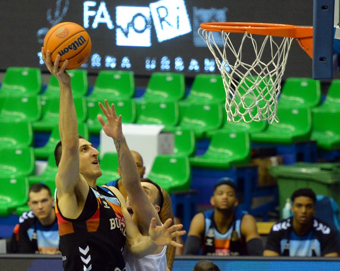 Fotos: El San Pablo vence al Igokea