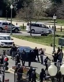 Imagen secundaria 2 - Los cuerpos de seguridad custodian el Capitolio. 