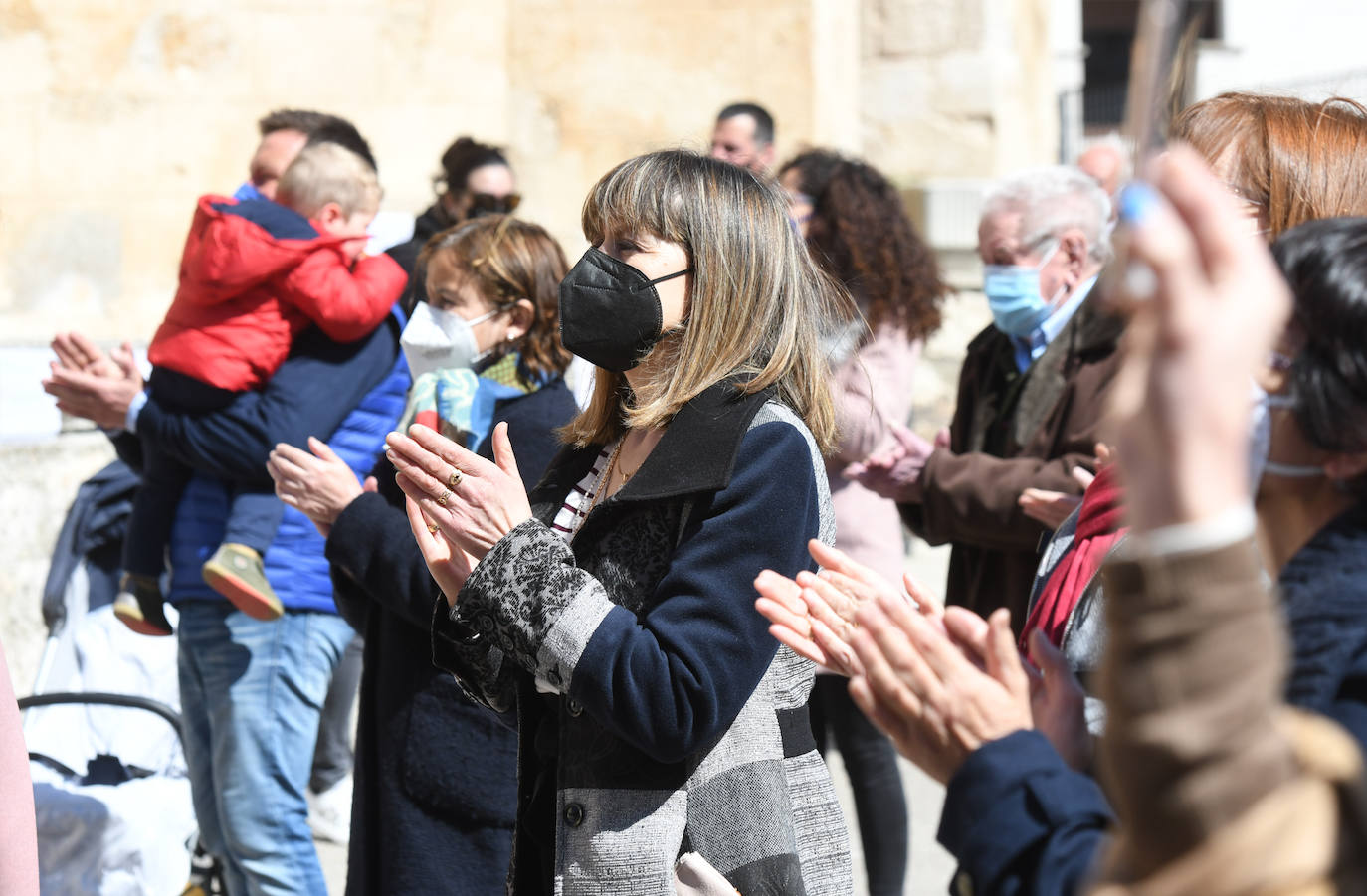 Fotos: Los vecinos de Tórtoles de Esgueva protestan contra la moción de censura