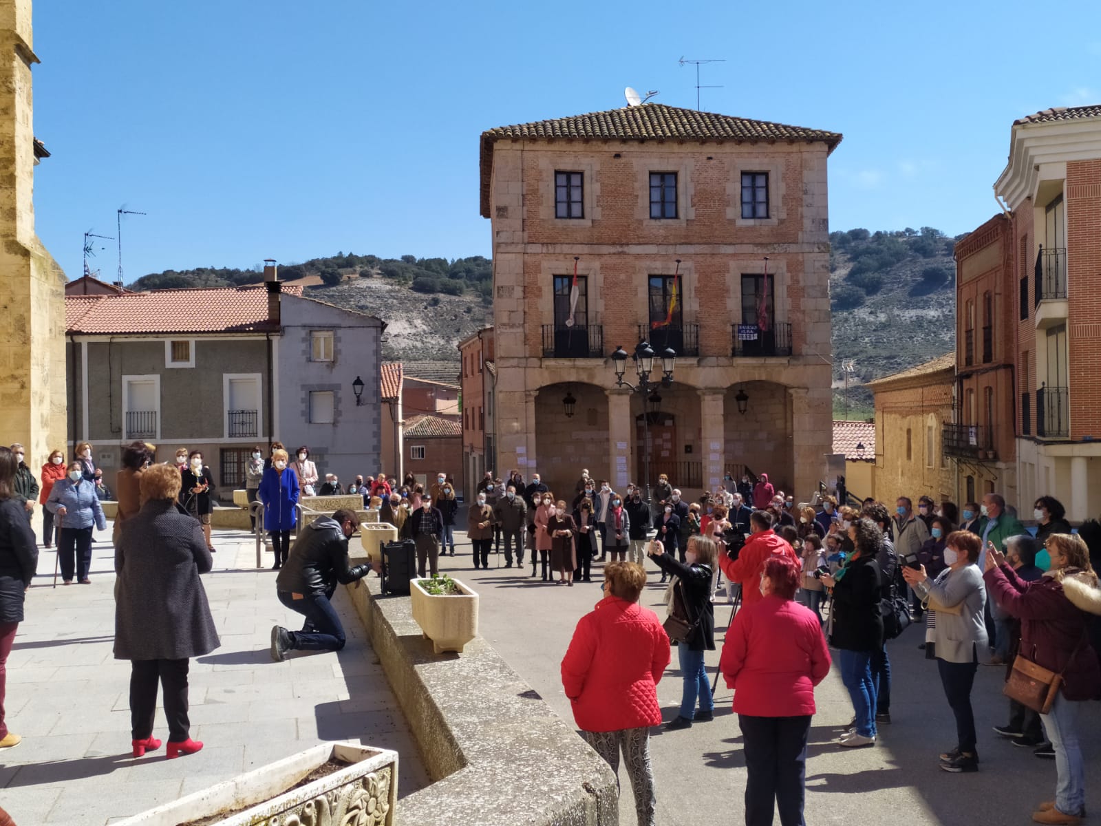 Fotos: Los vecinos de Tórtoles de Esgueva protestan contra la moción de censura