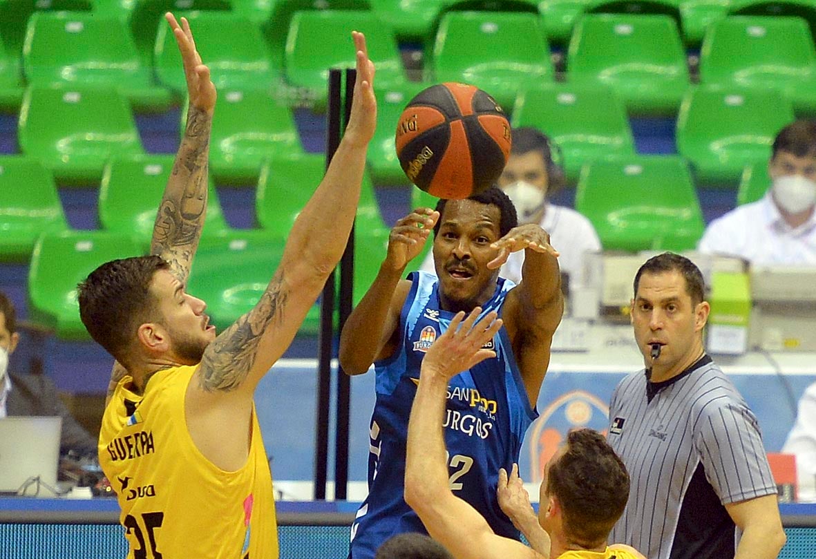 Fotos: El San Pablo vuelve a caer ante el Lenovo Tenerife