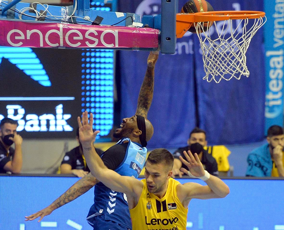 Fotos: El San Pablo vuelve a caer ante el Lenovo Tenerife