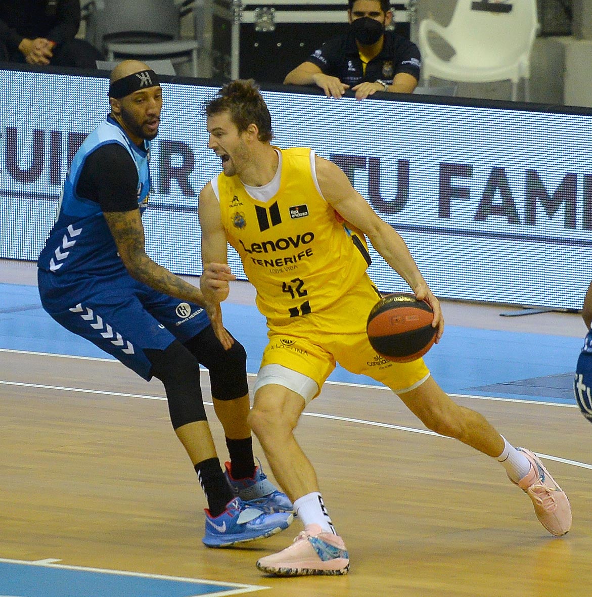 Fotos: El San Pablo vuelve a caer ante el Lenovo Tenerife