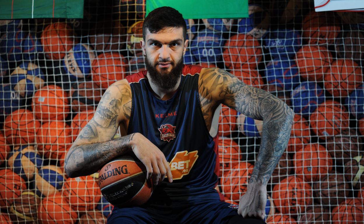 Vincent Poirier, durante su etapa en el Baskonia.