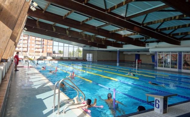 El PSOE de Aranda pide soluciones que eviten el cierre de la piscina cubierta en julio