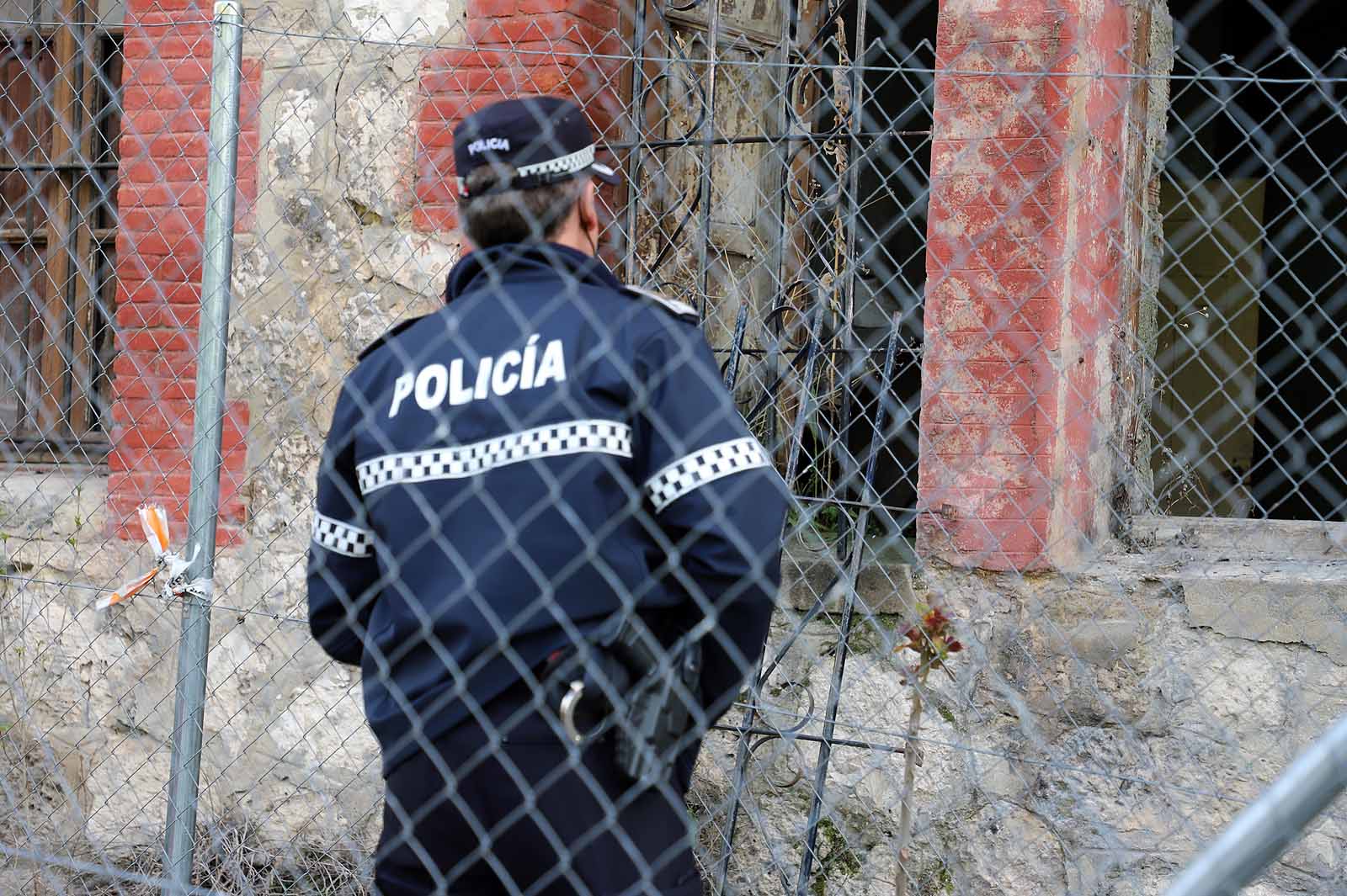 Fotos: Los bomberos acceden a la &#039;casa de las palomas&#039; para evaluar su estado