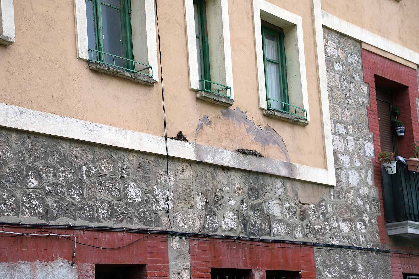 Fotos: Los bomberos acceden a la &#039;casa de las palomas&#039; para evaluar su estado