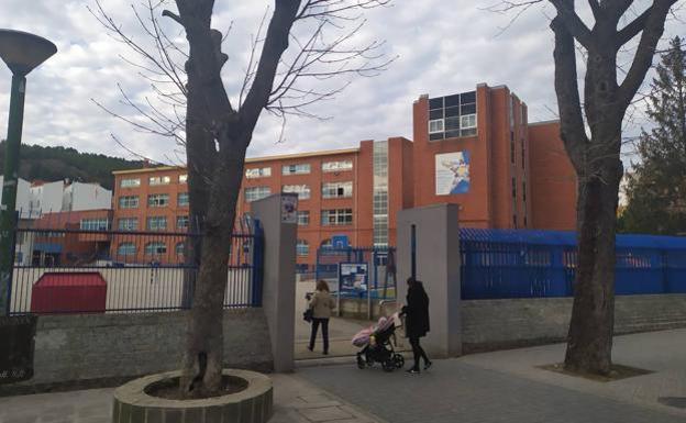 El proyecto de reserva de plazas de aparcamiento en entornos escolares se paraliza