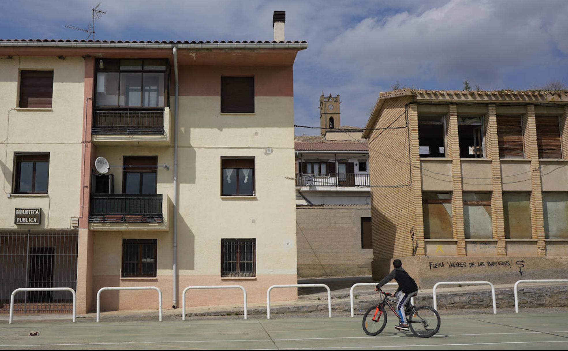 Su hogar. David Beriain vivía en el segundo piso de esta casa cada vez que regresaba a Artajona.