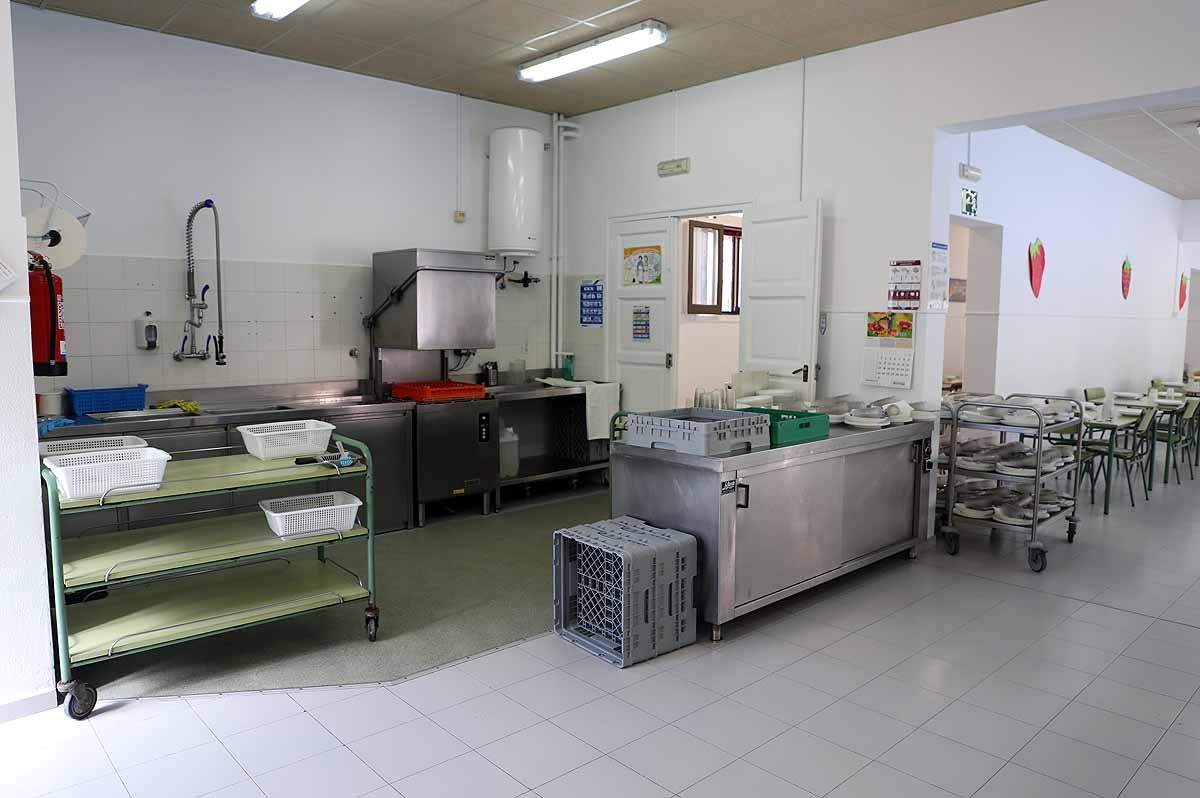 Cocina de Ausolan donde cada día se cocinan platos para más de personas. 