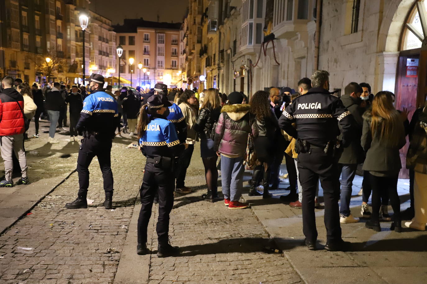 Agentes de la Policía Local, en las Llanas, para hacer cumplir las medidas sanitarias.