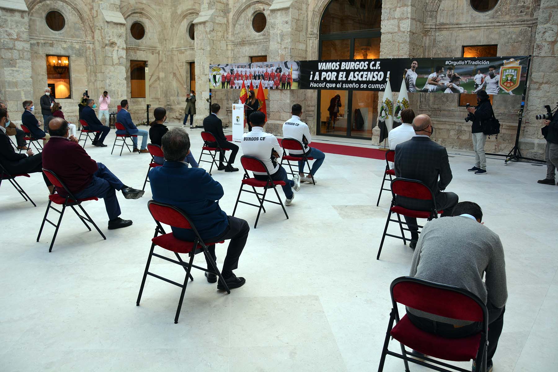 Fotos: El Ayuntamiento da alas al Burgos CF en su lucha por el play off