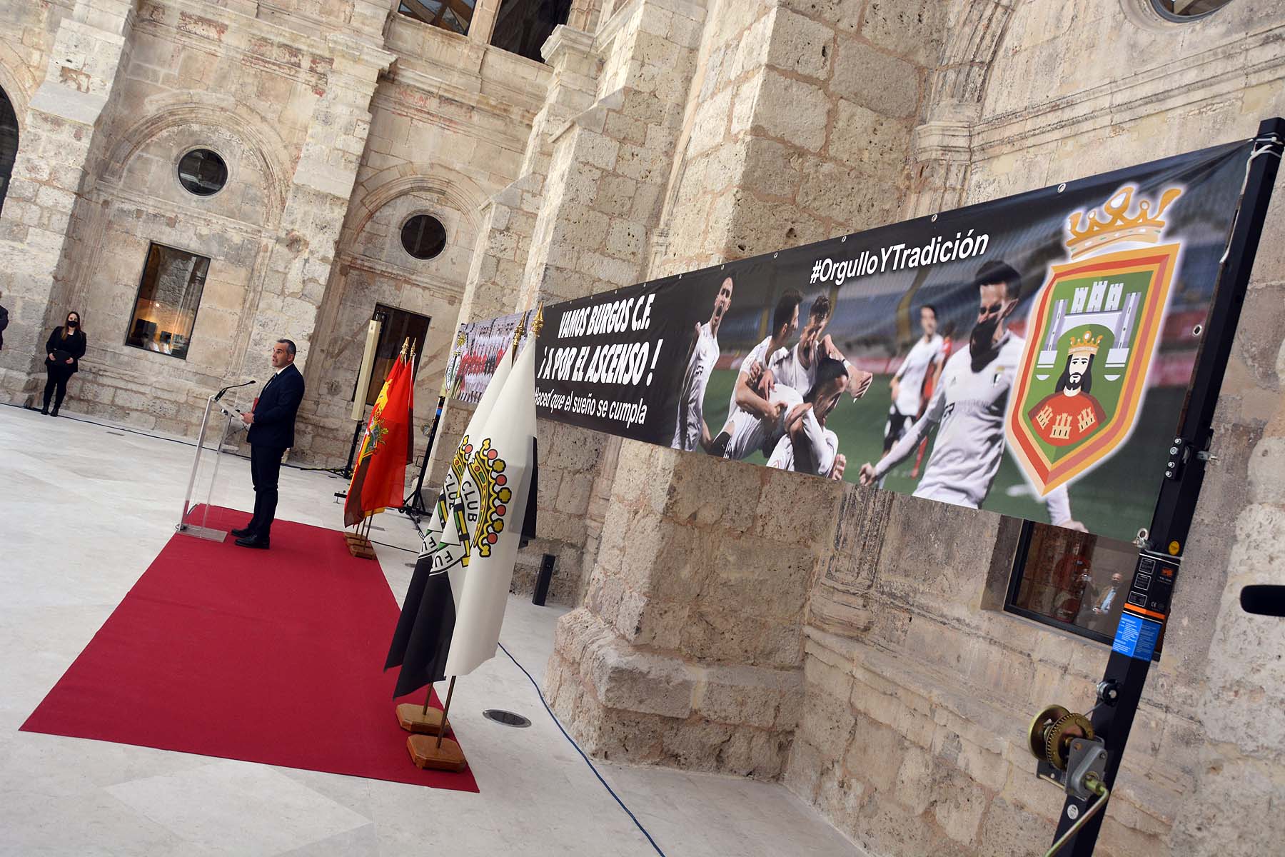 Fotos: El Ayuntamiento da alas al Burgos CF en su lucha por el play off