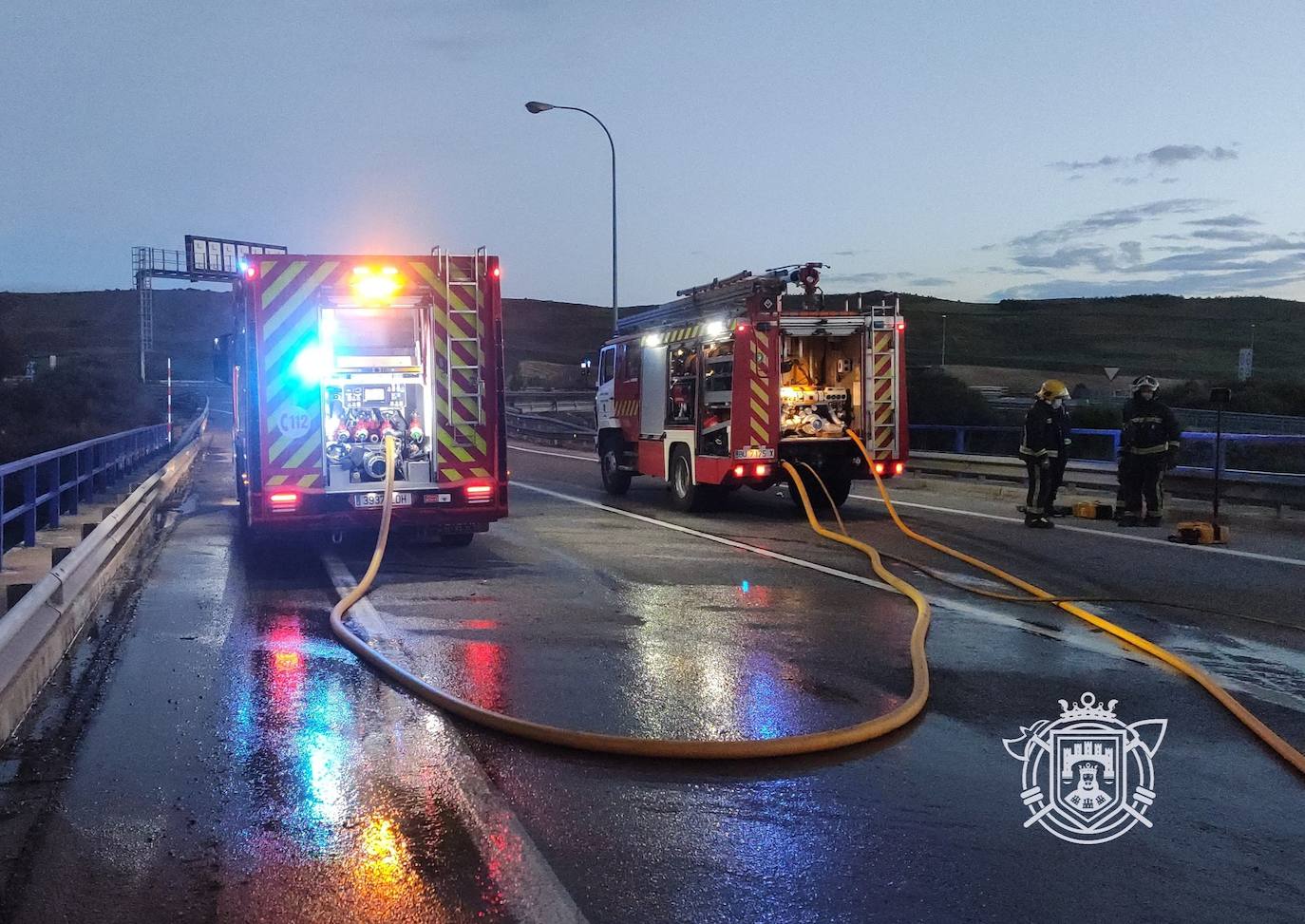 Los Bomberos de Burgos han sofocado un incendio de un camión en el término municipal de Rubena.