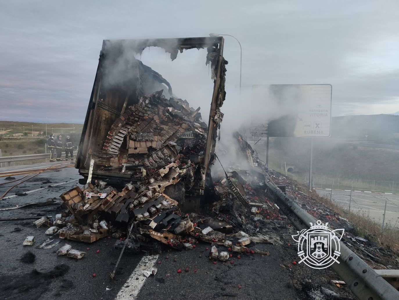 Los Bomberos de Burgos han sofocado un incendio de un camión en el término municipal de Rubena.