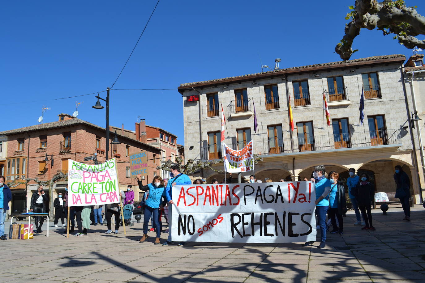 Fotos: Manifestación de los trabajadores de Aspanias en las residencias de mayores