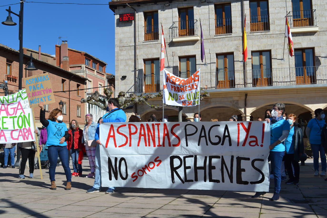 Fotos: Manifestación de los trabajadores de Aspanias en las residencias de mayores