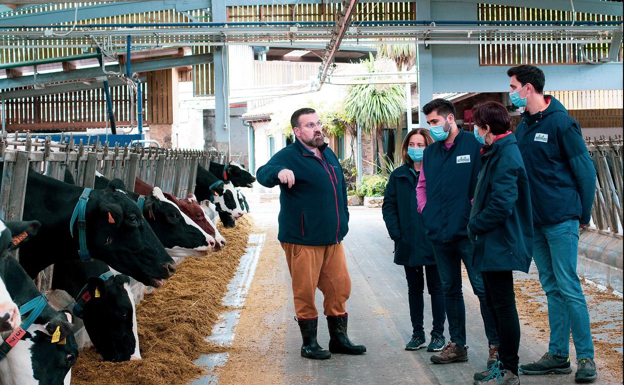 Proyecto de acercamiento de empleados de Grupo Entrepinares a sus ganaderías proveedoras de leche. 