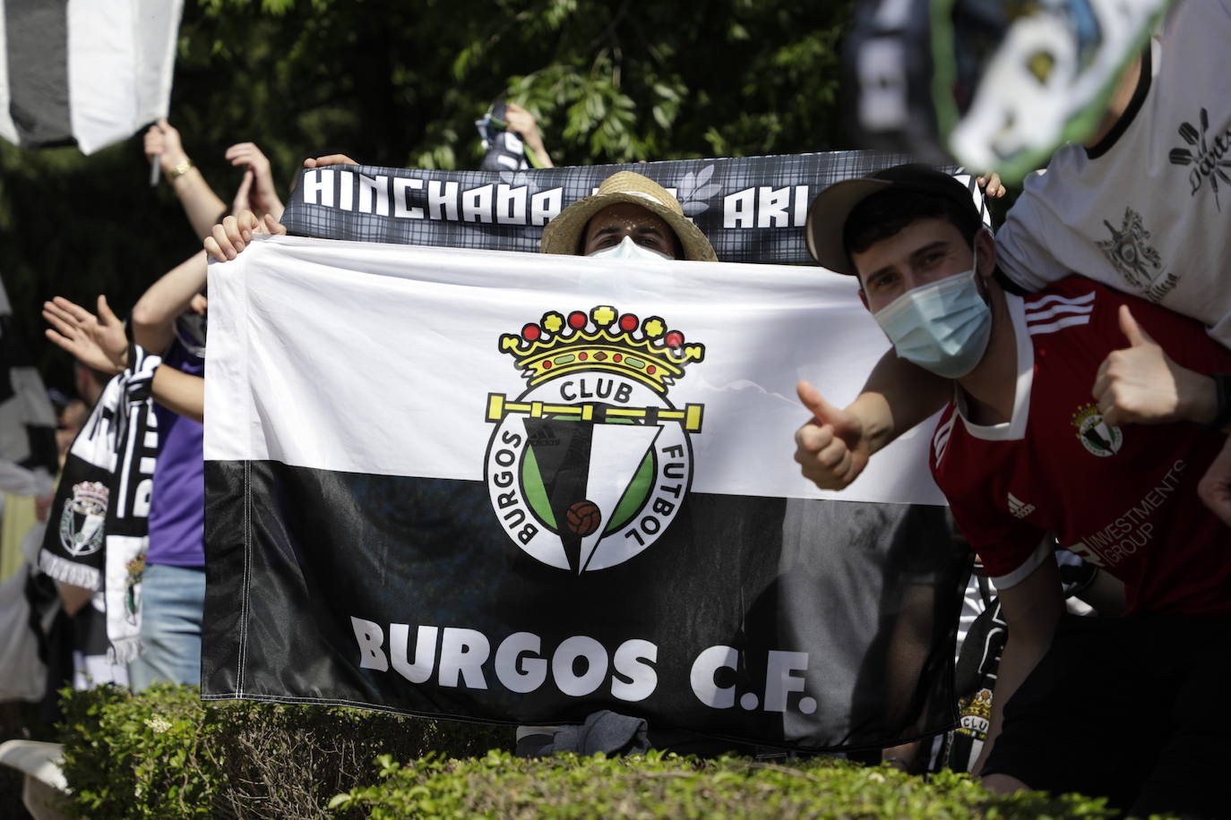 La afición blanquinegra se vuelca con el Burgos CF en Don Benito.