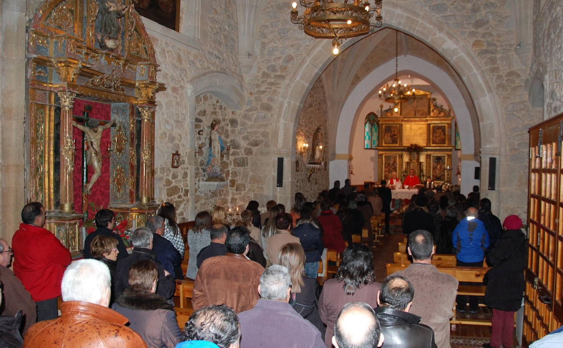 Misa en honor de Santa Águeda en Castrejón de la Peña.