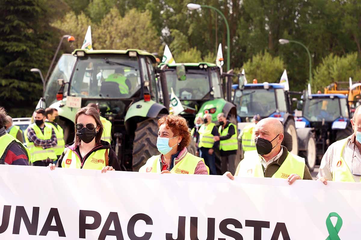 Fotos: Agricultores y ganaderos exigen en Burgos una PAC para los profesionales y los que paguen la Seguridad Social Agraria