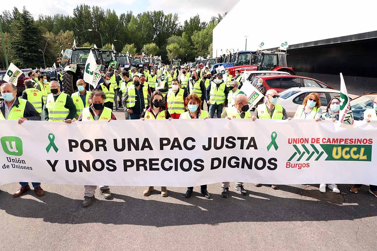 Fotos: Agricultores y ganaderos exigen en Burgos una PAC para los profesionales y los que paguen la Seguridad Social Agraria