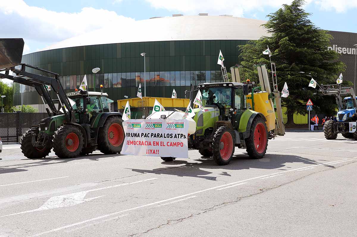 Fotos: Agricultores y ganaderos exigen en Burgos una PAC para los profesionales y los que paguen la Seguridad Social Agraria