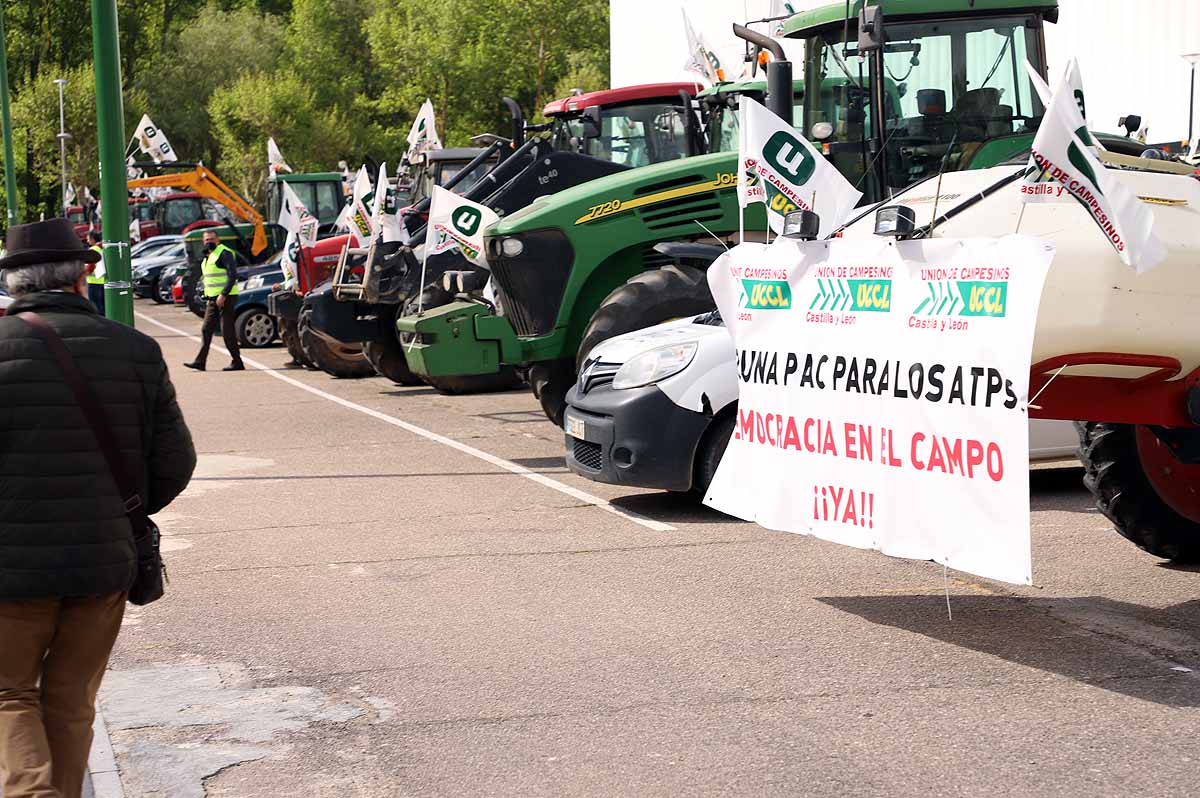 Fotos: Agricultores y ganaderos exigen en Burgos una PAC para los profesionales y los que paguen la Seguridad Social Agraria