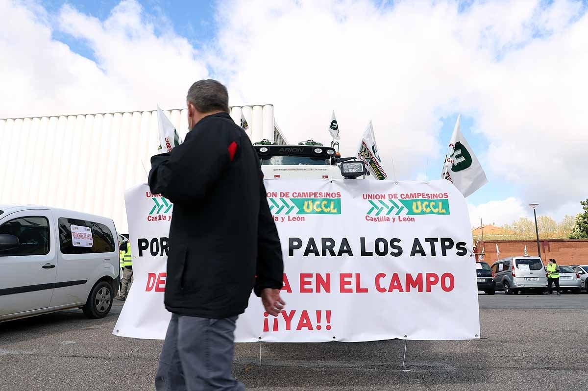 Fotos: Agricultores y ganaderos exigen en Burgos una PAC para los profesionales y los que paguen la Seguridad Social Agraria