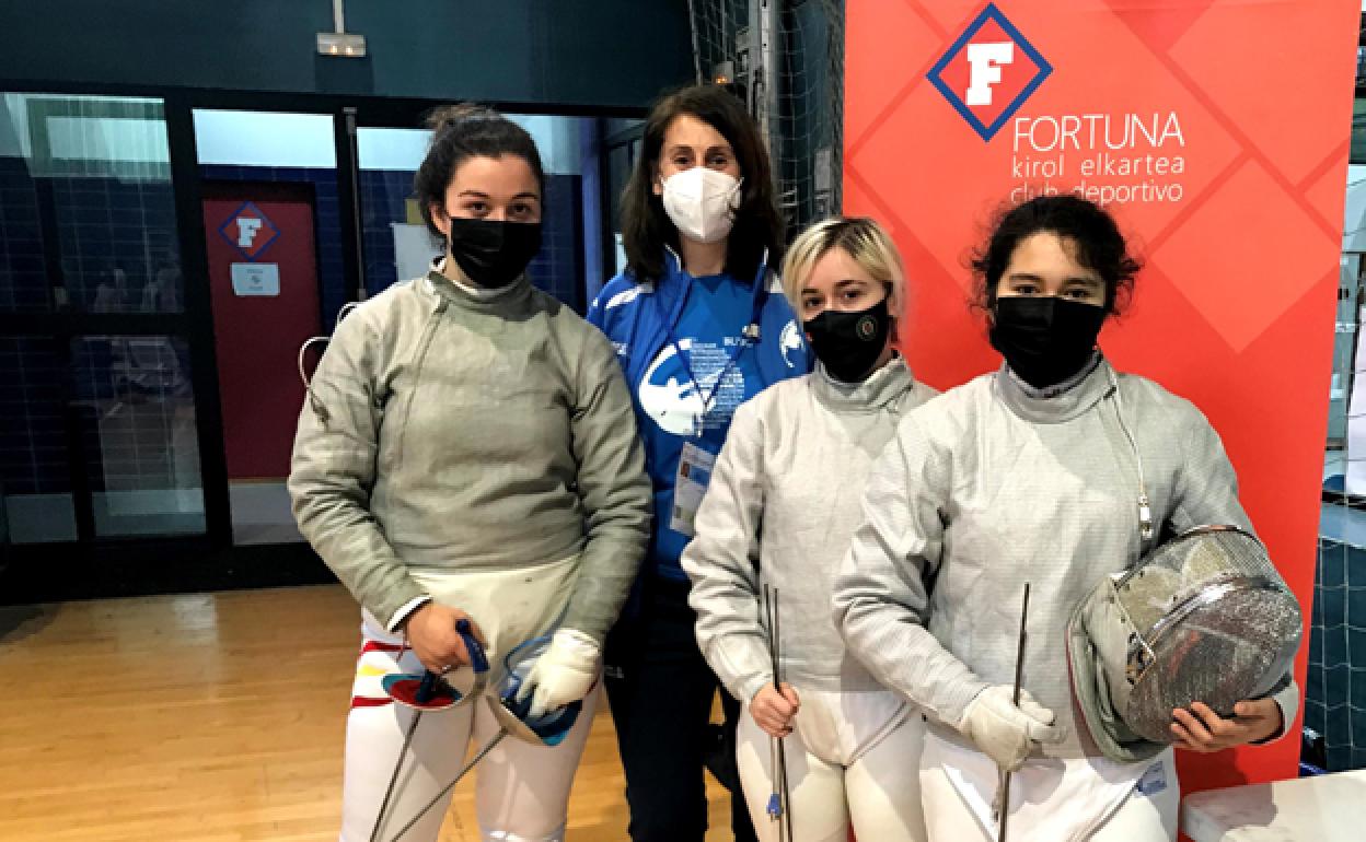 Equipo senior de sable. 