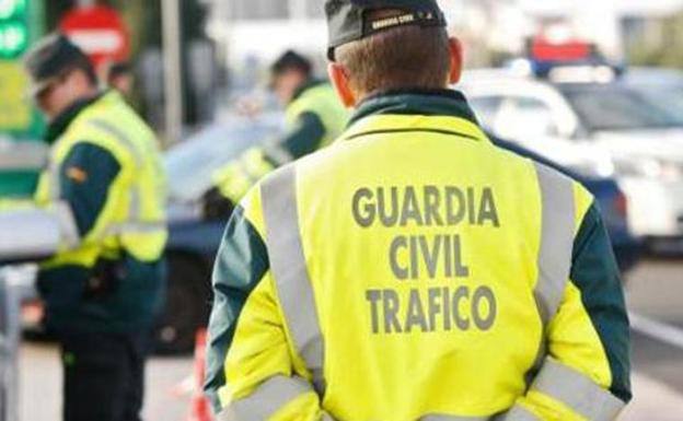 La Guardia Civil del Subsector de Tráfico de Burgos son los encargados de llevar a cabo el control de sustancias al volante.