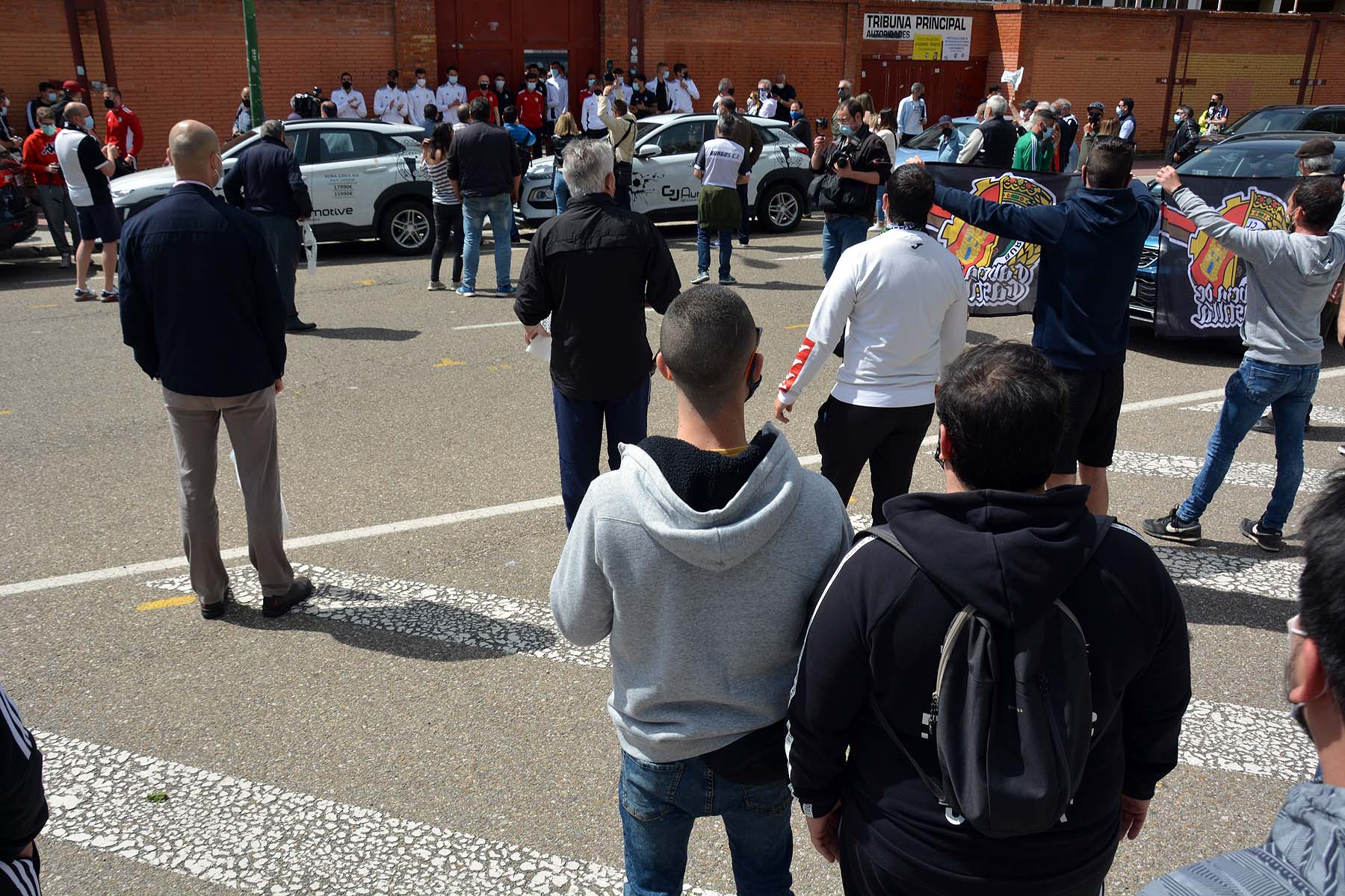 Fotos: El Burgos CF viaja rumbo al ascenso