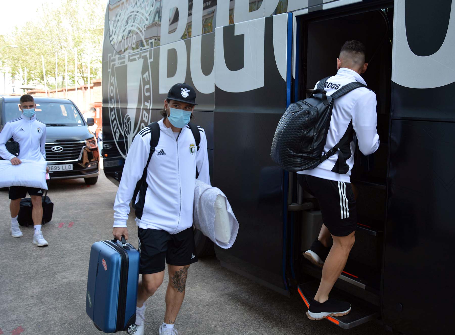 Fotos: El Burgos CF viaja rumbo al ascenso