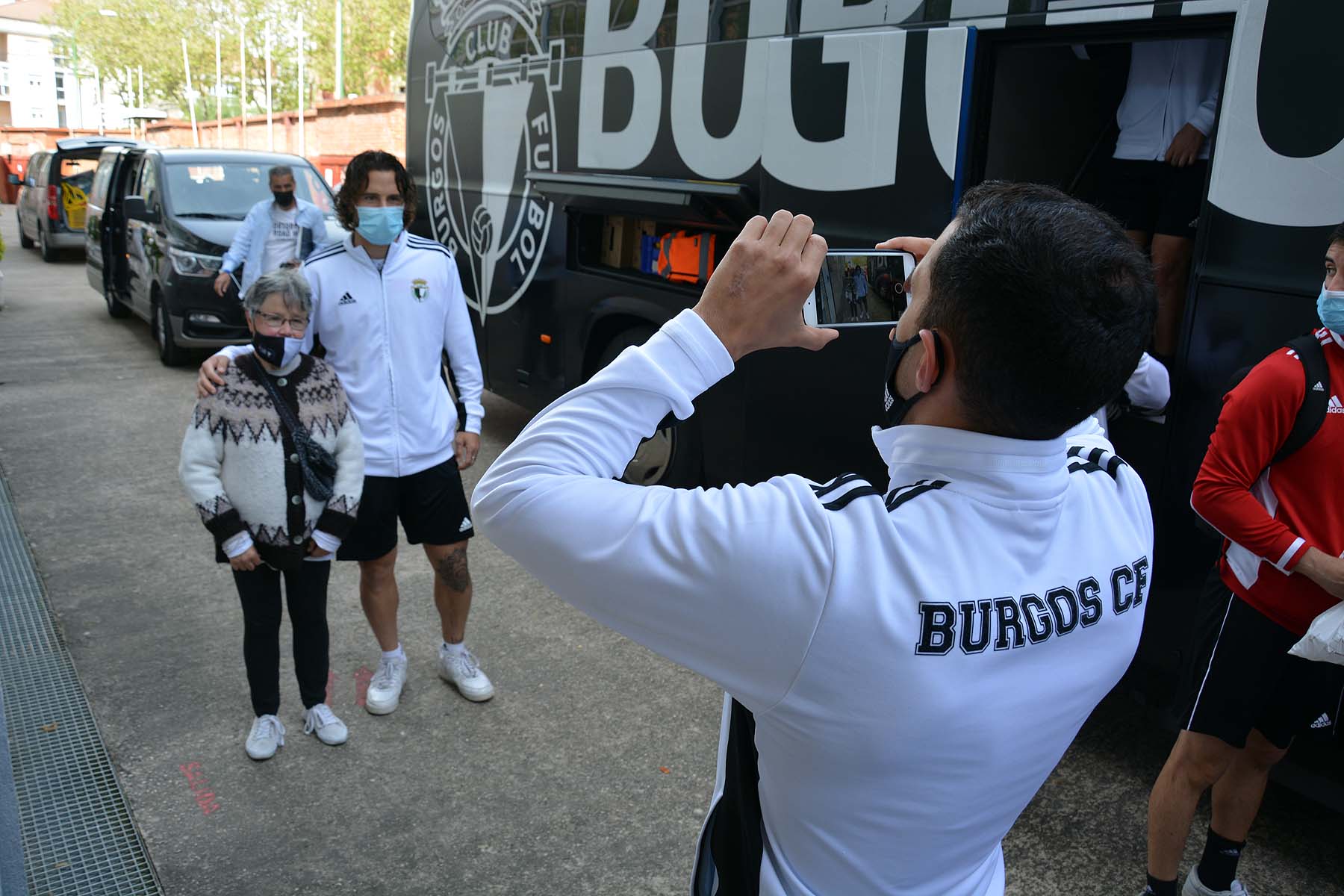 Fotos: El Burgos CF viaja rumbo al ascenso