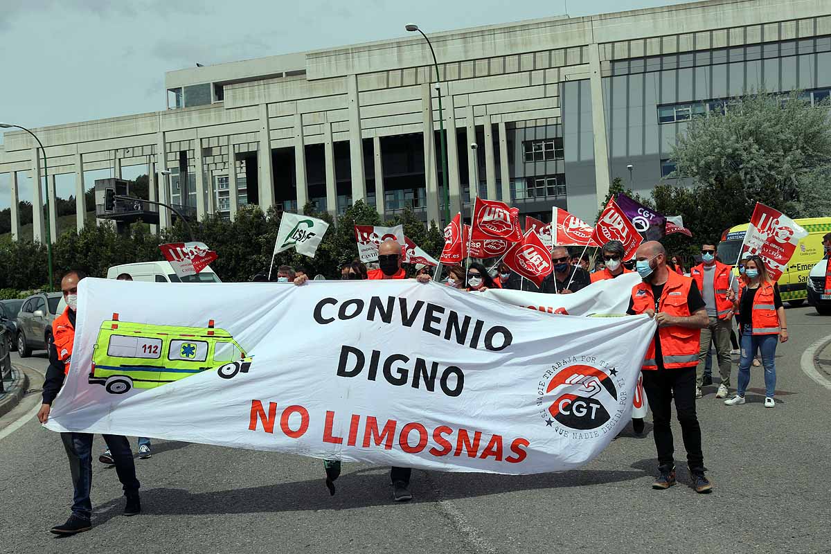 Fotos: Unión sindical en Burgos contra la precariedad laboral de los trabajadores del transporte sanitario