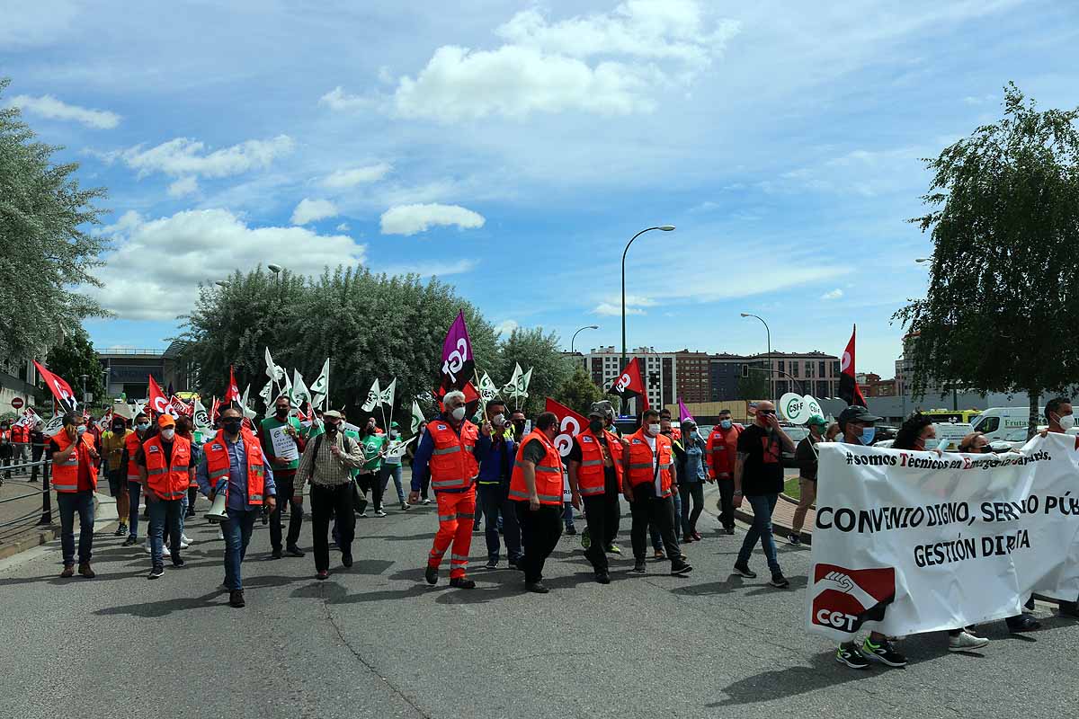 Fotos: Unión sindical en Burgos contra la precariedad laboral de los trabajadores del transporte sanitario