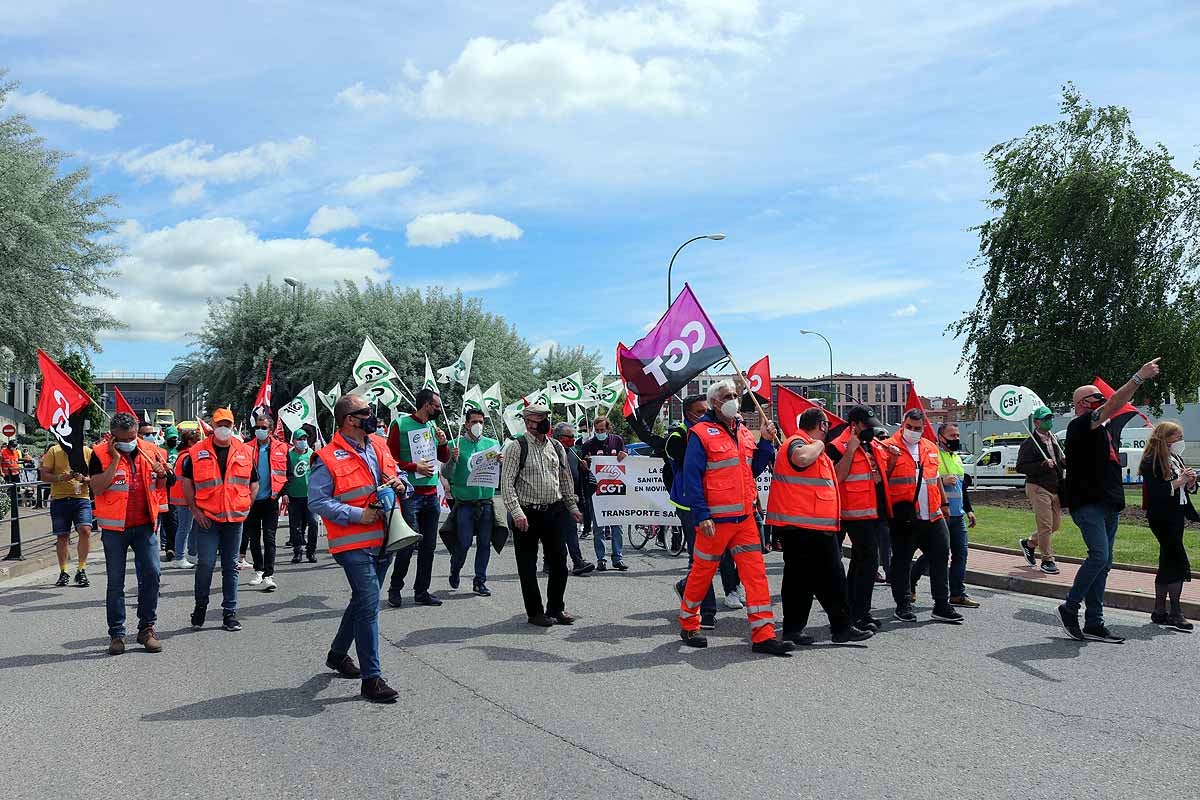 Fotos: Unión sindical en Burgos contra la precariedad laboral de los trabajadores del transporte sanitario